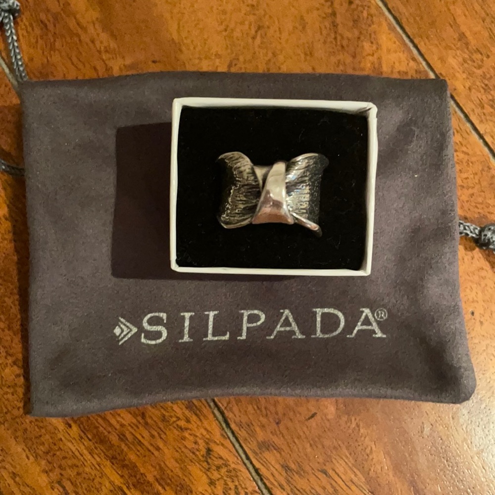 Silpada Bow ring